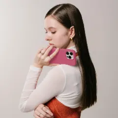 Husa iPhone 16 Pro Casey Studios Premium Soft Silicone, de Protectie, Slim, pentru Incarcare Wireless, Margini Ridicate pentru Protectia Ecranului si a Camerelor Burgundy