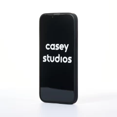 Husa iPhone 13 Pro Max Casey Studios Timeless - Negru Negru