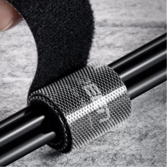 Organizator Cabluri Ugreen cu Banda Velcro de 20mm Latime & 5m Lungime, 40356 - Negru Negru